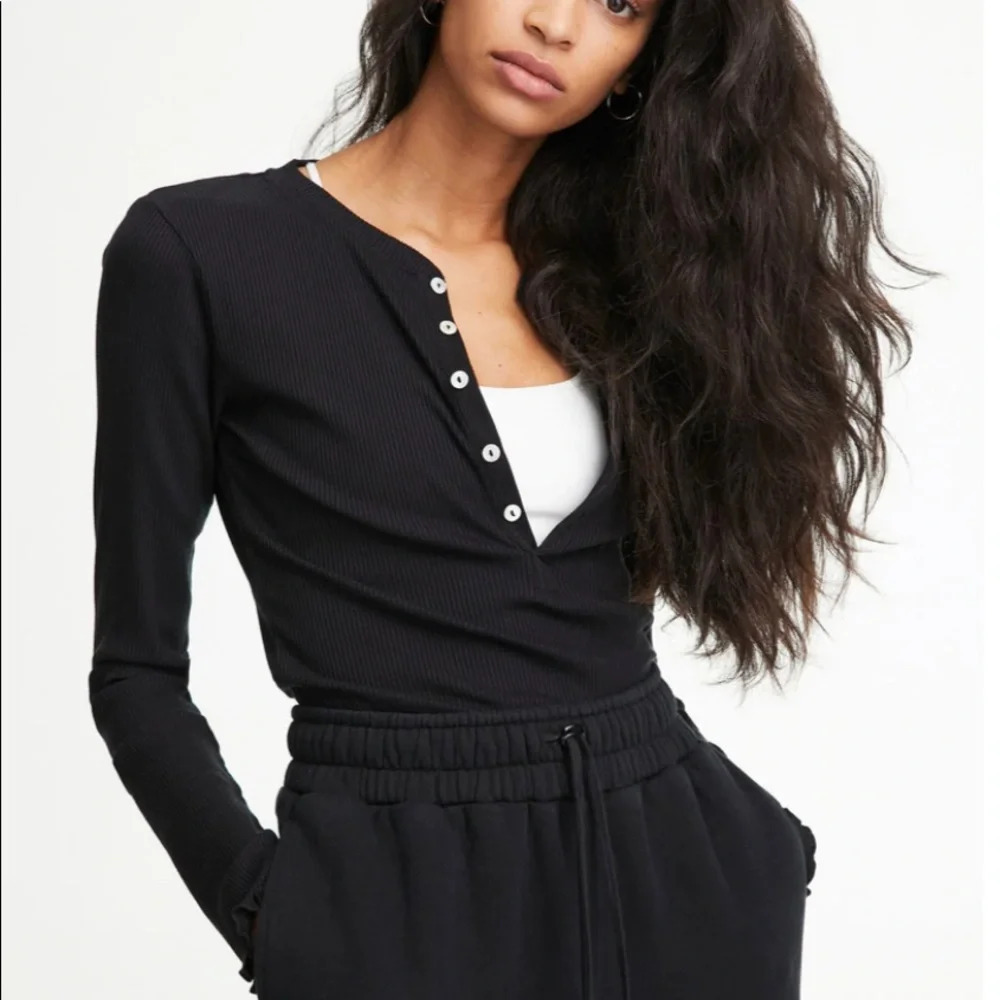 $78 WSLY Rivington Ribbed Long Sleeve Henley Top in Black Size Small Bandier